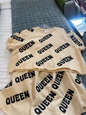 QUEEN OF SPARKLES Cream Sweatshirt and Shorts Set with Black Logo